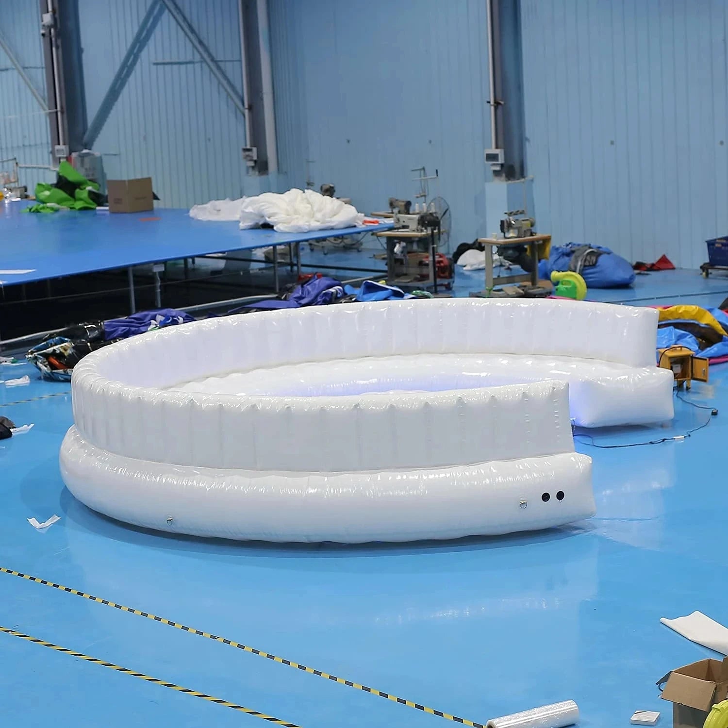4m Inflatable Sofa PVC Air tight Circular Couch with LED Light White Sofa with Air Pump for Party/Wedding/Outdoor Activity